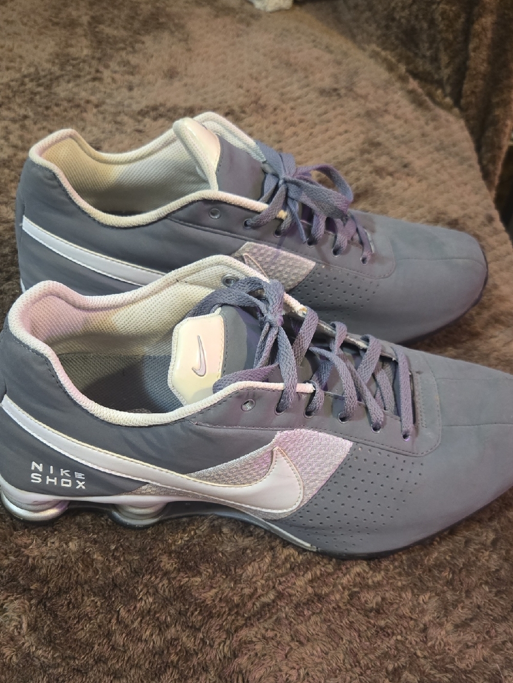Nike Shox Men’s Athletic Shoes in Gray and White